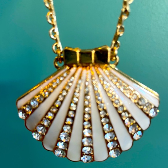 NWT - RARE Kate Spade "Shore Thing" Crystal Clam with Pearl Locket - Picture 2 of 6